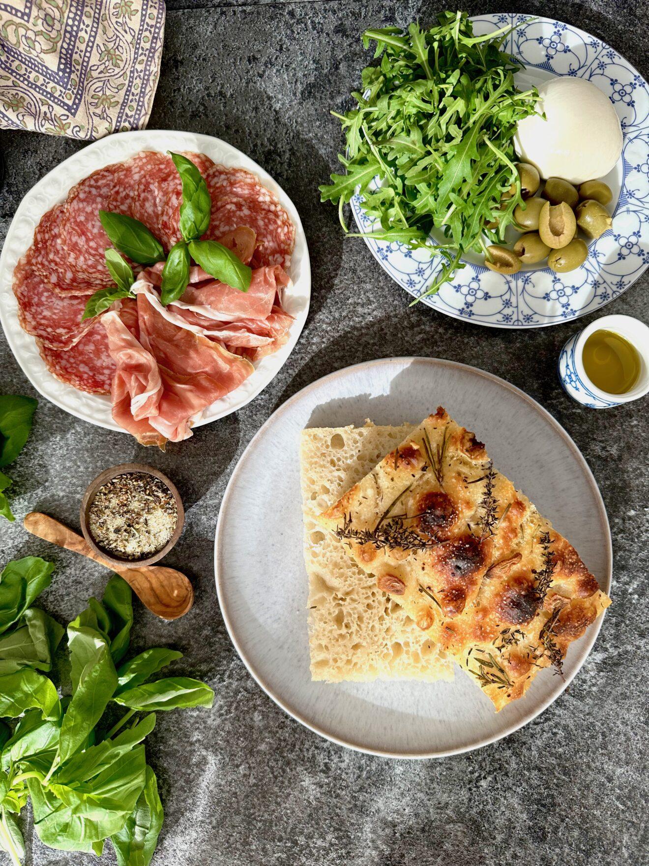 Italienisches Antipasti-Sandwich mit Sauerteig Focaccia - Full Pantries