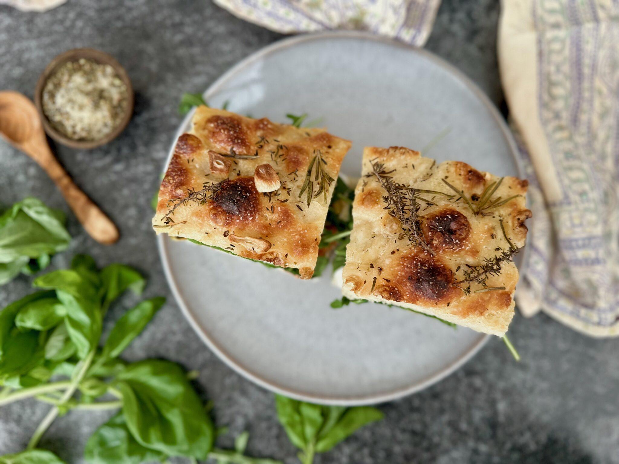 Italienisches Antipasti-Sandwich mit Sauerteig Focaccia - Full Pantries