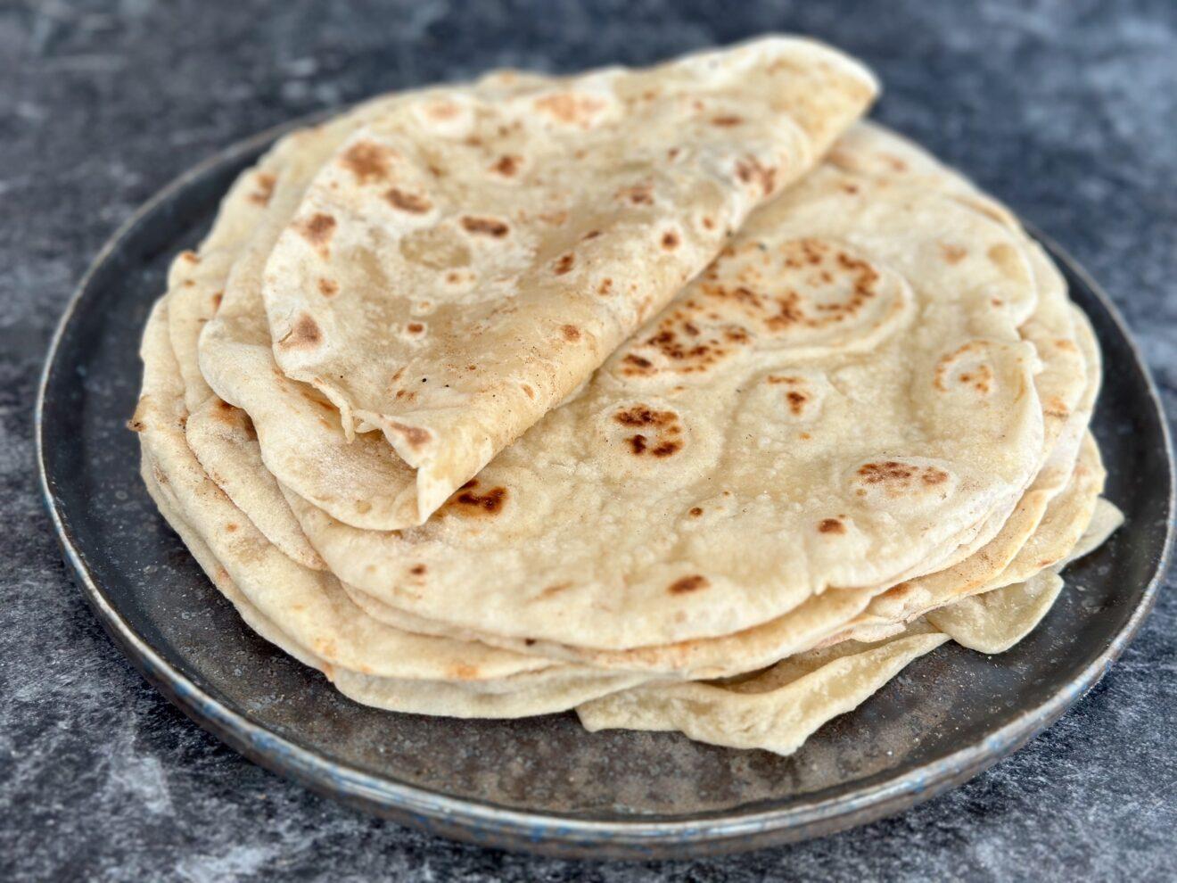 Aromatische Kräuter-Knoblauch-Focaccia mit Livieto Madre - Full Pantries