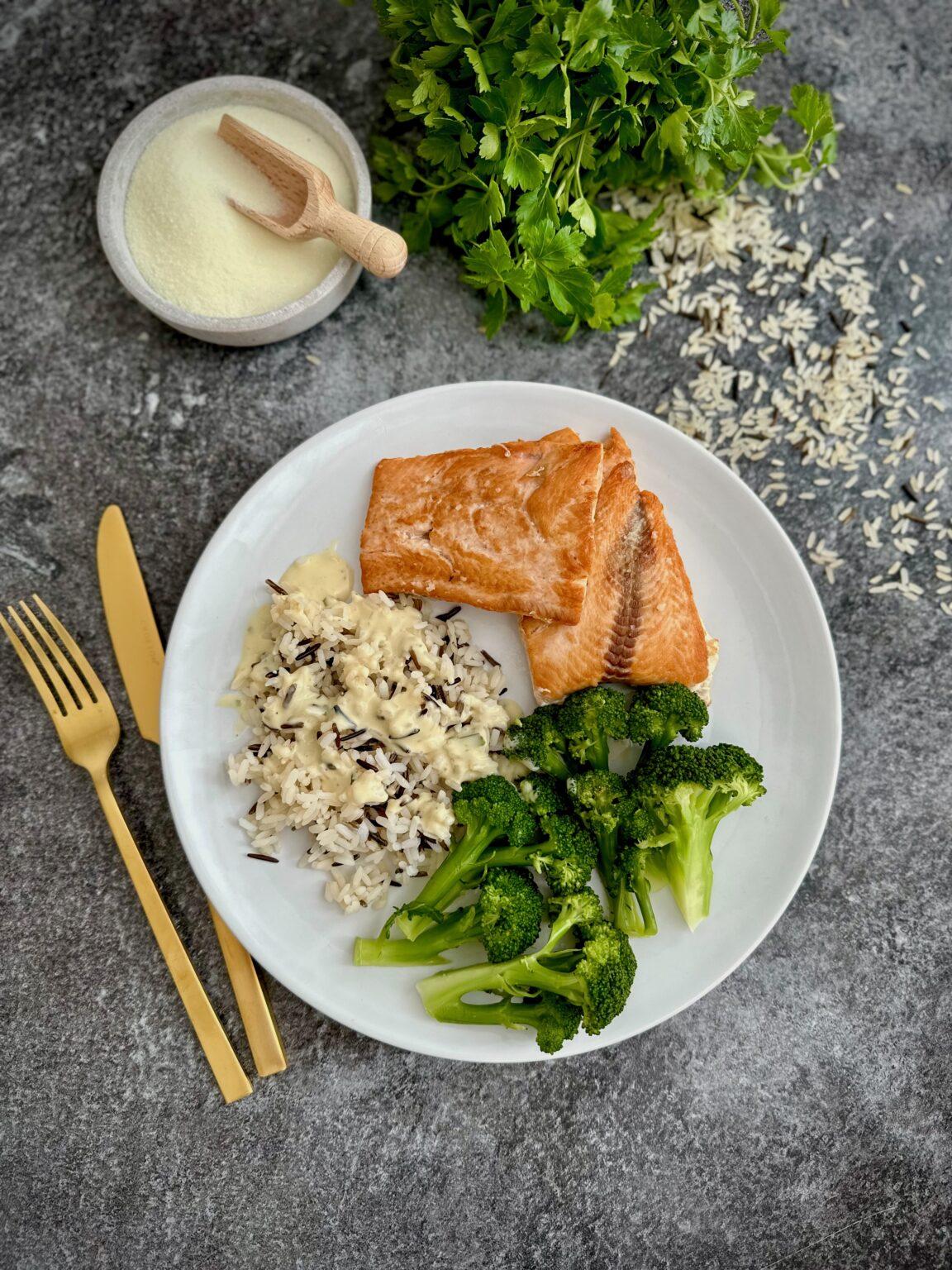 Thunfischfrikadellen mit Kartoffelwedges und Gurkensalat - Full Pantries