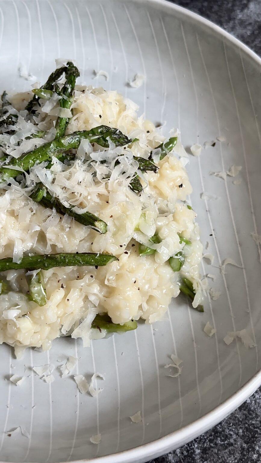 Frühlingshaftes Risotto mit grünem Spargel - Full Pantries