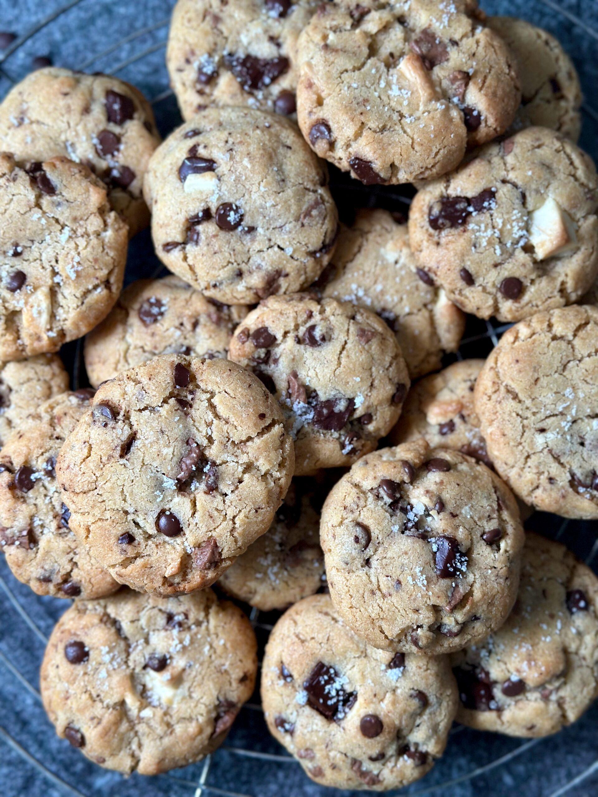 Read more about the article Triple Chocolate Chip Cookies mit gebräunter Butter