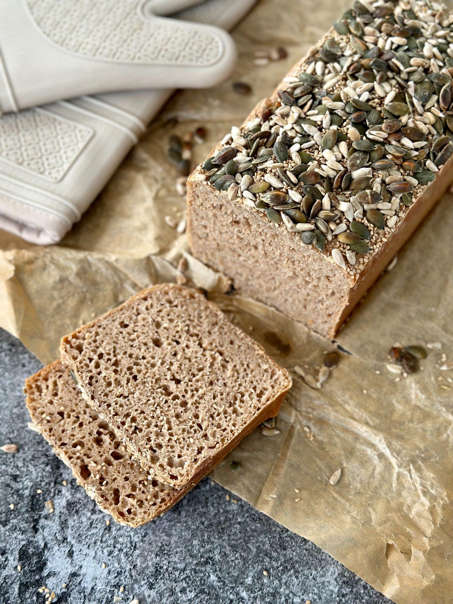 Aromatische Kräuter-Knoblauch-Focaccia mit Livieto Madre - Full Pantries