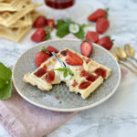 Waffeln mit Sahne-Mascarponecreme & Erdbeersauce