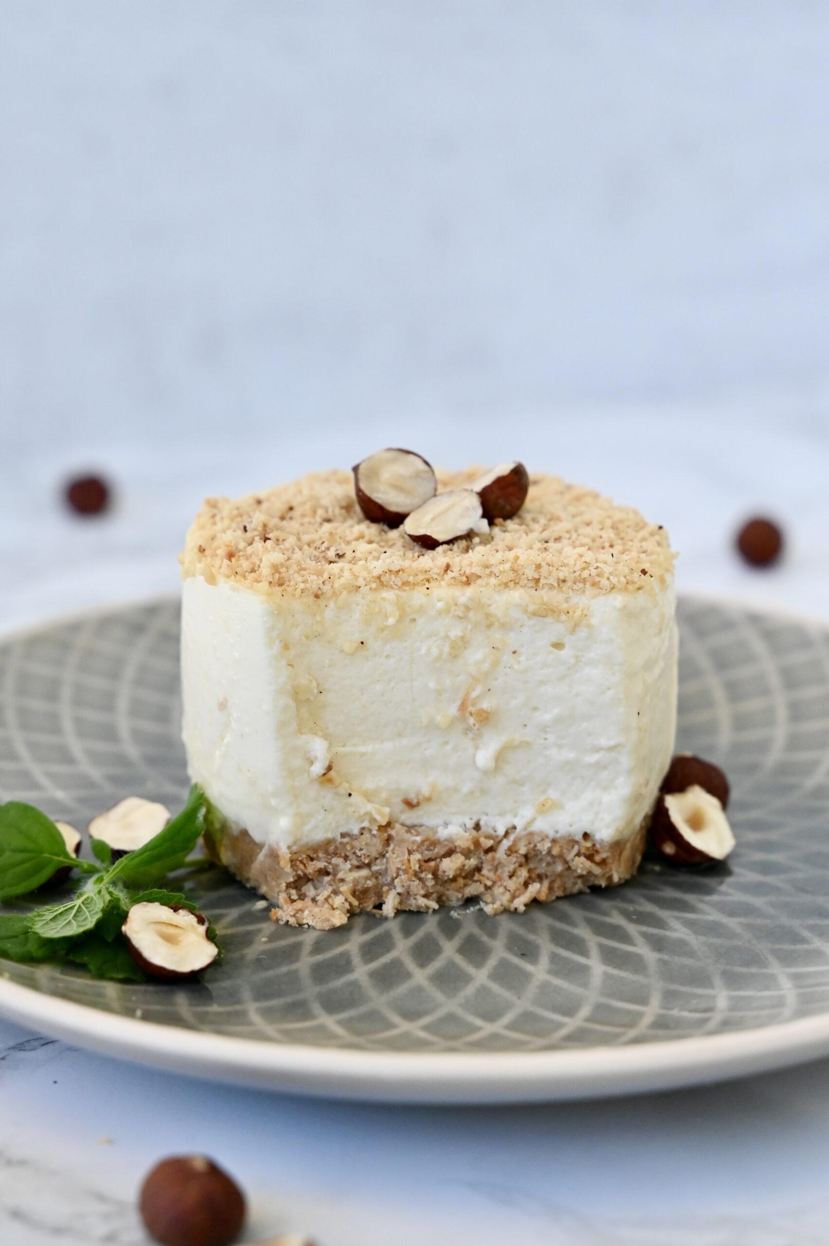 Mehr über den Artikel erfahren Birnensaft-Mousse Törtchen auf Haselnussknusperboden